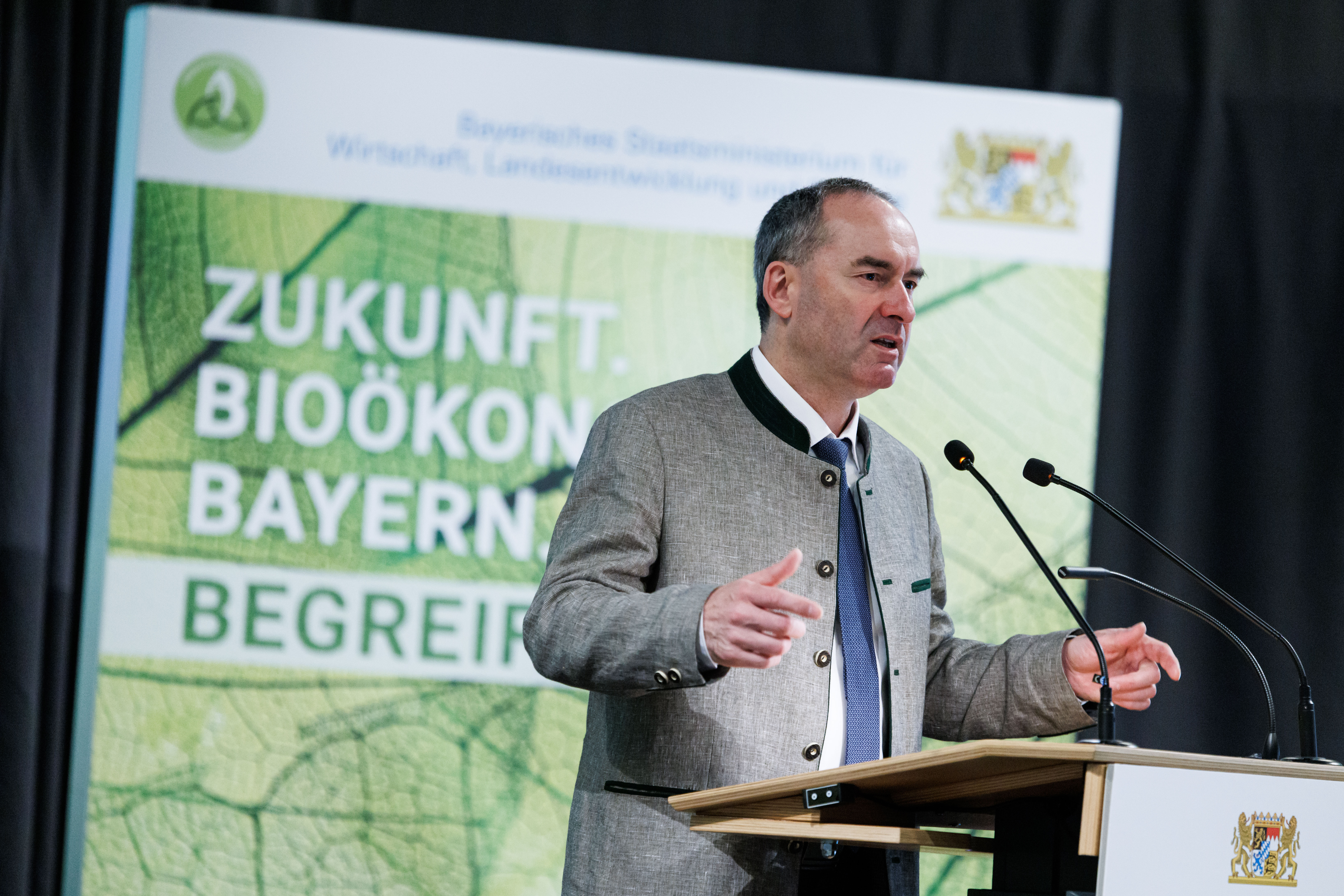 Staatsminister Hubert Aiwanger beim Forum Zukunft.Bioökonomie.Bayern.Begreifbar in Straubing Quelle: StMWi L. Barth Staatsminister Hubert Aiwanger beim Forum Zukunft.Bioökonomie.Bayern.Begreifbar in Straubing Quelle: StMWi L. Barth